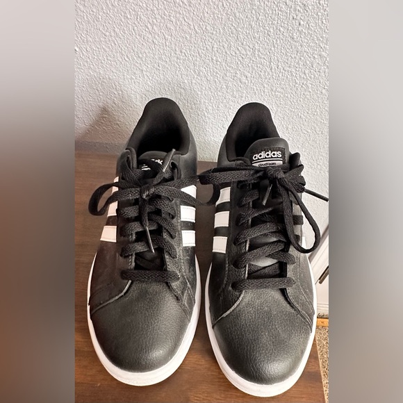 Adidas Neo Men's Black and White Sneakers. Size 9.5 - Picture 1 of 9